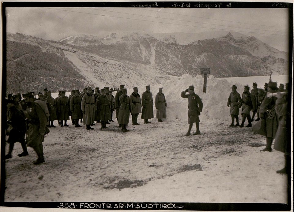 Frontreise Sr.Majestät nach Südtirol. Am Plateau von Vielgereuth 16.I.1917 (BildID 15731464)