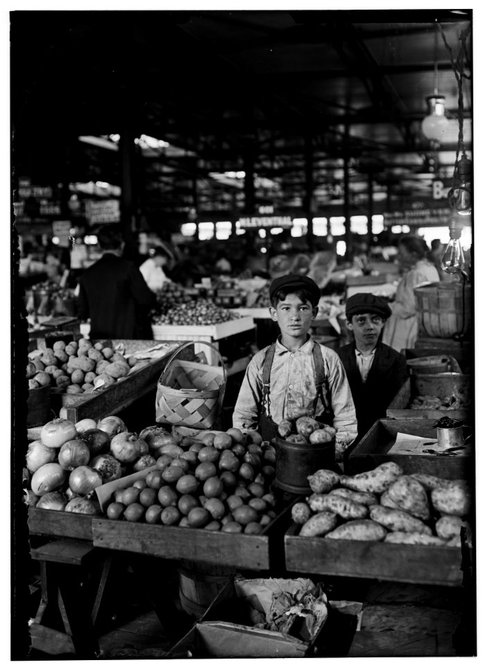Fruit Vendors, Indianapolis Market, aug., 1908. Wit., E. N. Clopper. LOC nclc.05354