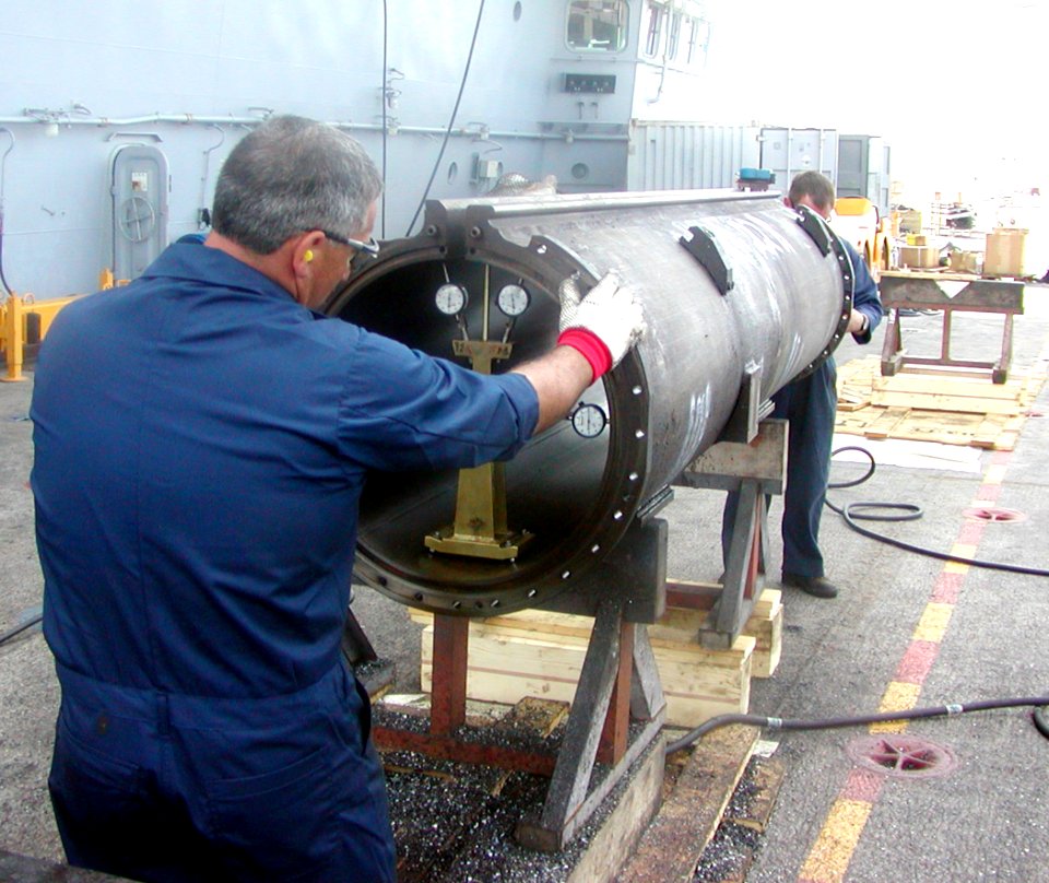 FS Charles de Gaulle catapult maintenance 020820-N-4956W-001