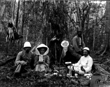 Frukost i urskogen. Janssons och vi två. Kotoonangega. Ambodifombi, Ambodifomby. Madagaskar - SMVK - 021937