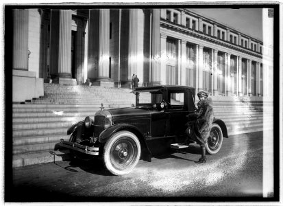 Frye Motor car LCCN2016846984