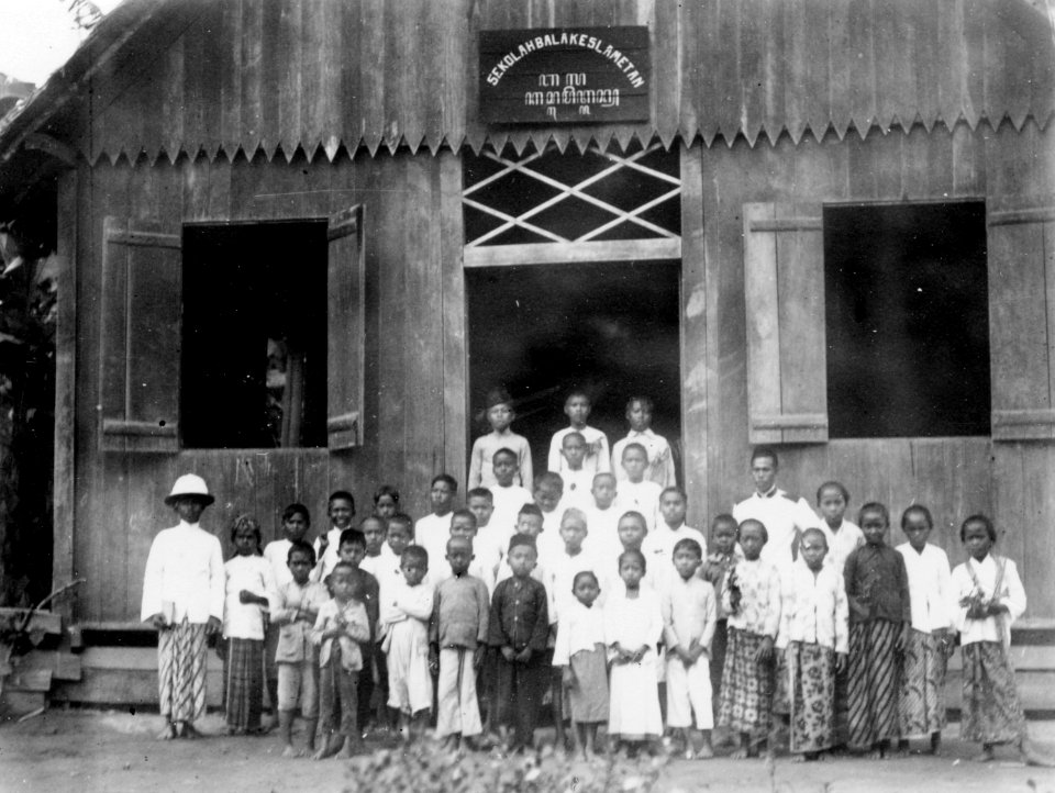 Frälsningsarméns skola och skolbarn. Sulawesi. Indonesien - SMVK - 010748b