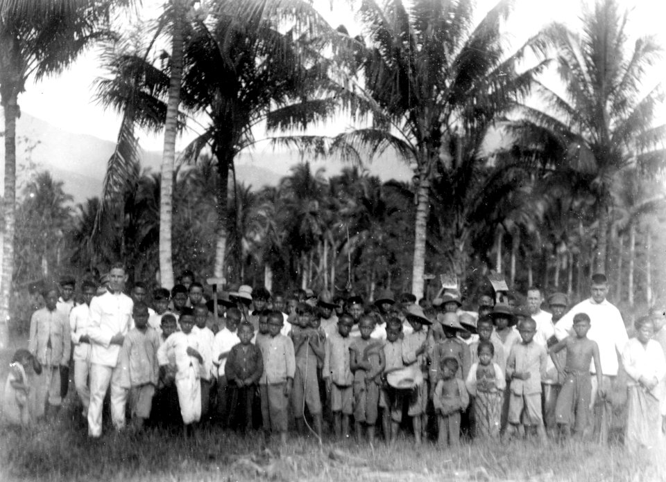 Frälsningsarméns skola och skolbarn. Sulawesi. Indonesien - SMVK - 010748