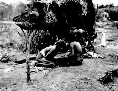 Från Ashlluslayby. Kvinnor och barn. Foto, Erland Nordenskiöld 1908 - SMVK - 004703
