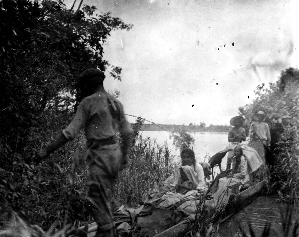 Från infarten i kanalen som förbinder R. Mamoré med Rio Ipurupuru, källflod till R. Machupo. Jfr - SMVK - 005885