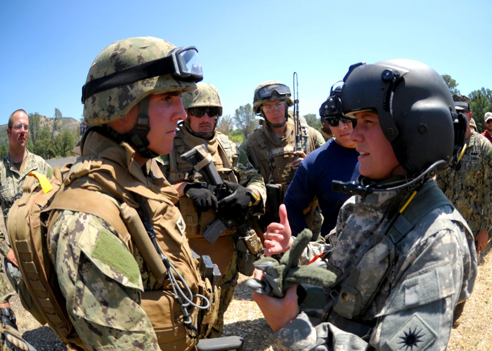FTX 13 - CSE conducts bridge recon, MEDEVAC 130516-N-VN372-019
