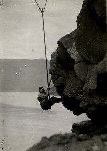 Fuglemand på fjeldside i Færøerne (DNT-118247)
