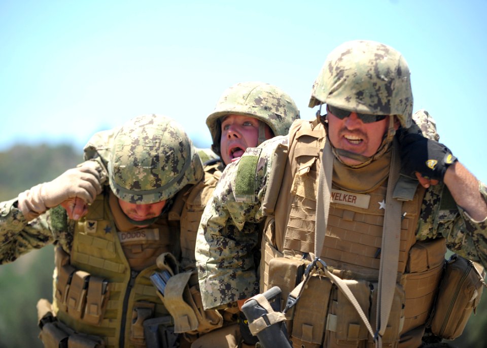 FTX 13 - CSE conducts bridge recon, medevac 130516-N-VN372-007