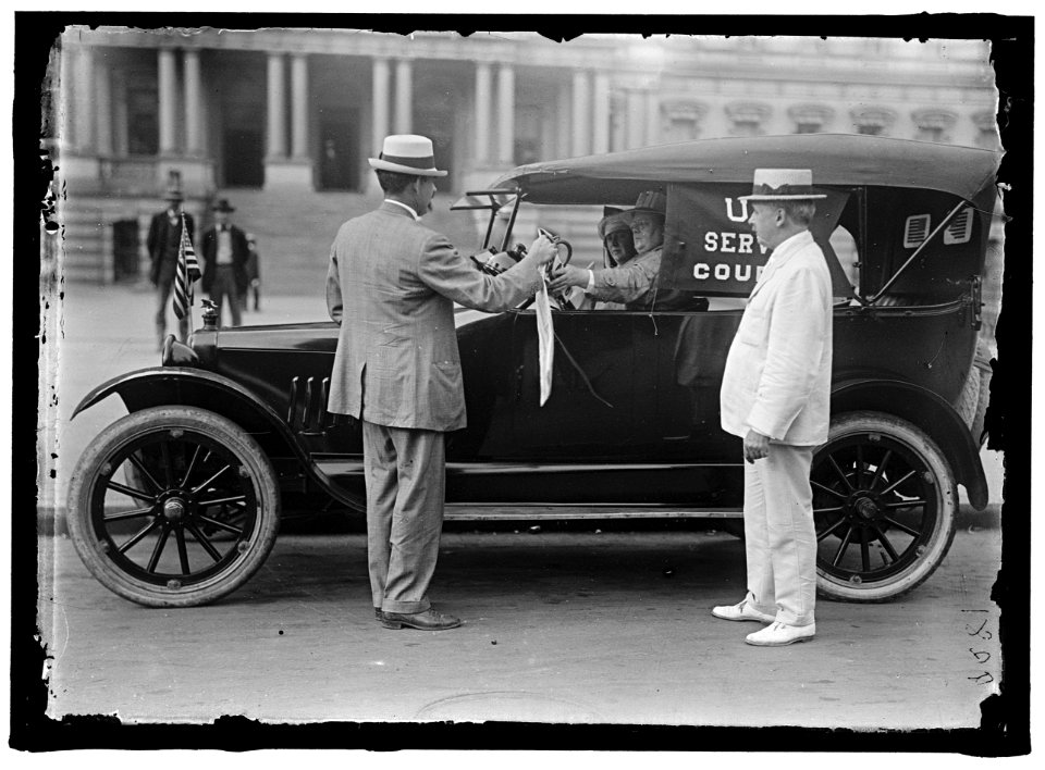 FULKERSON, MRS. ROE. DRIVING MAIL AUTO. P.O. DEPT. LCCN2016868220