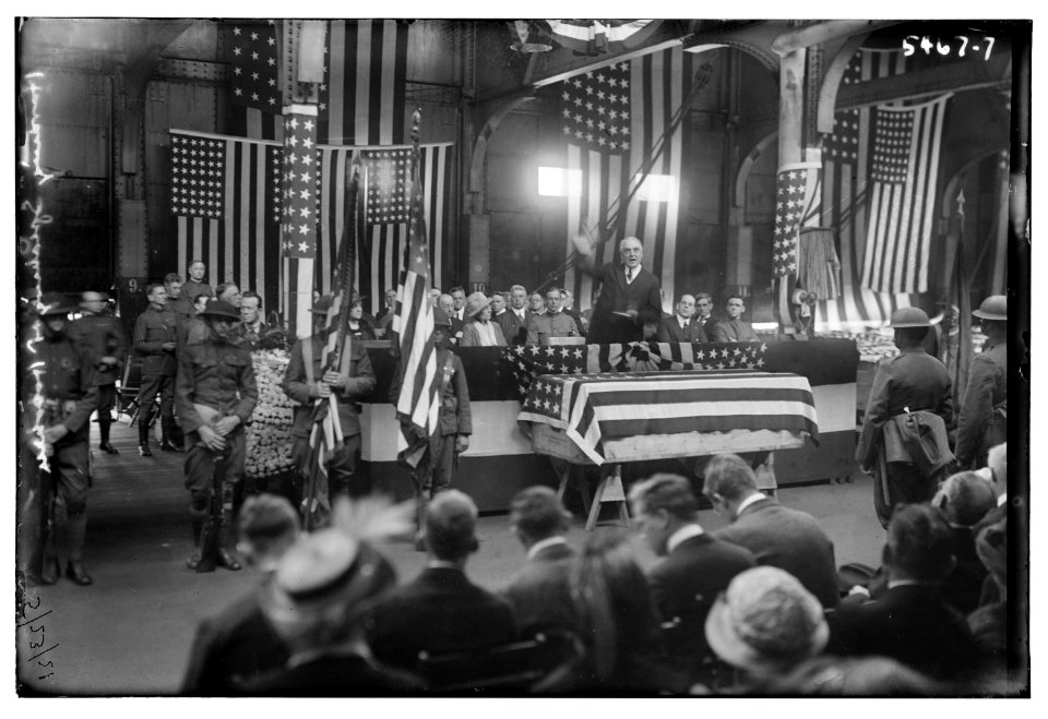 Funeral ceremony LCCN2014719657