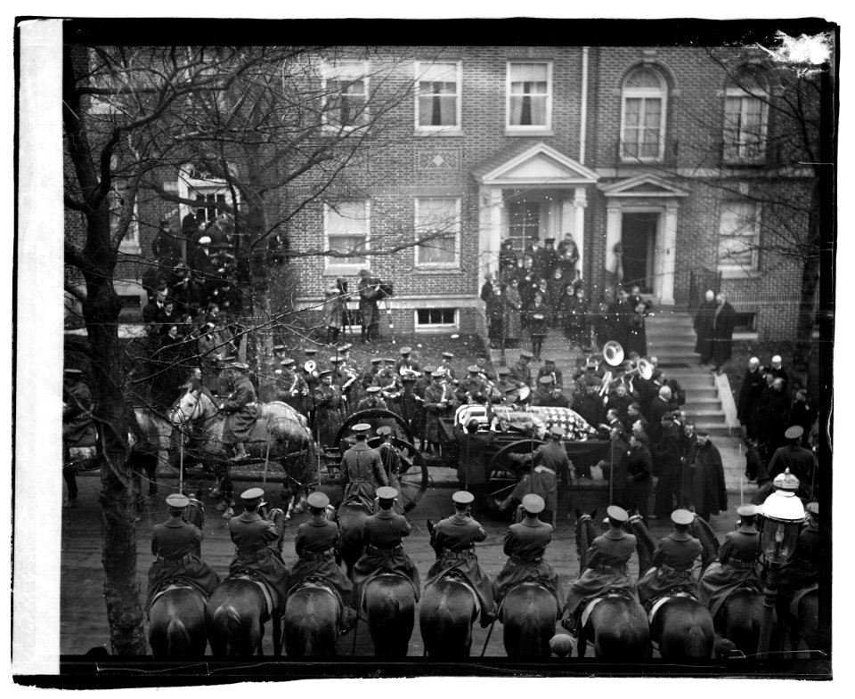 Funeral of Adml. Peary LCCN2016827515