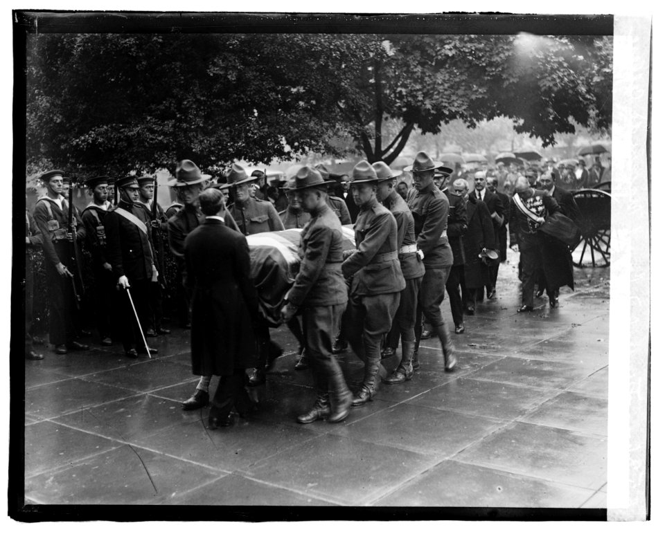 Funeral of Count Macchi de Cellere LCCN2016819778