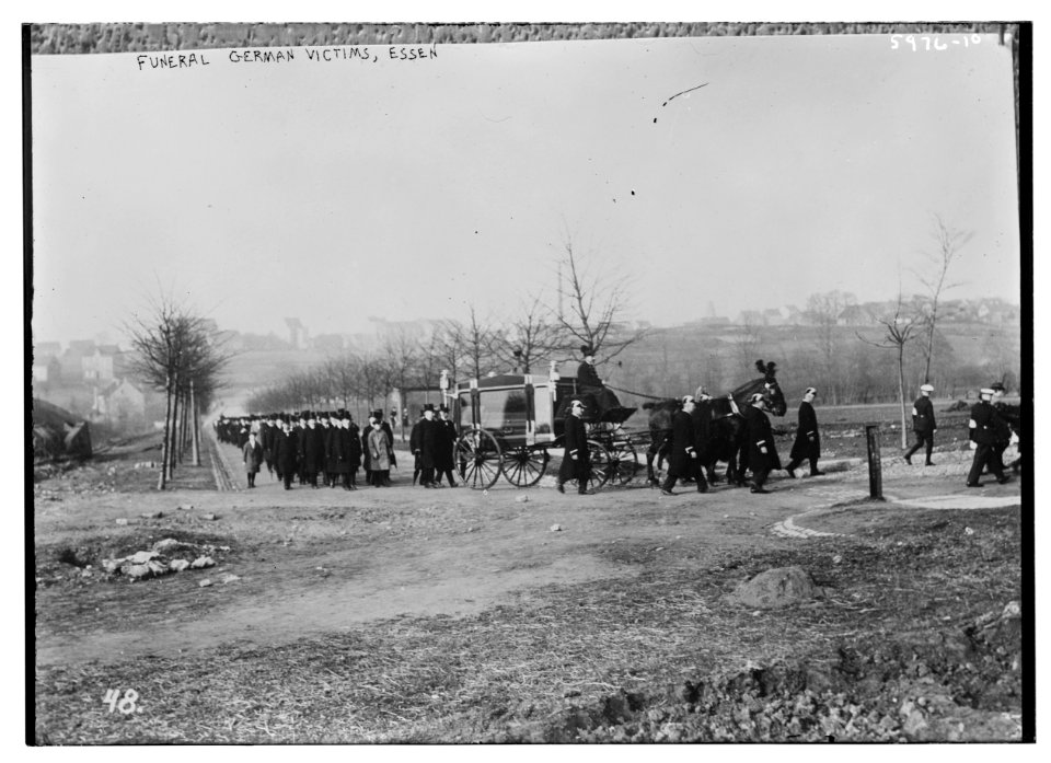 Funeral of German victims, Essen LCCN2014715944