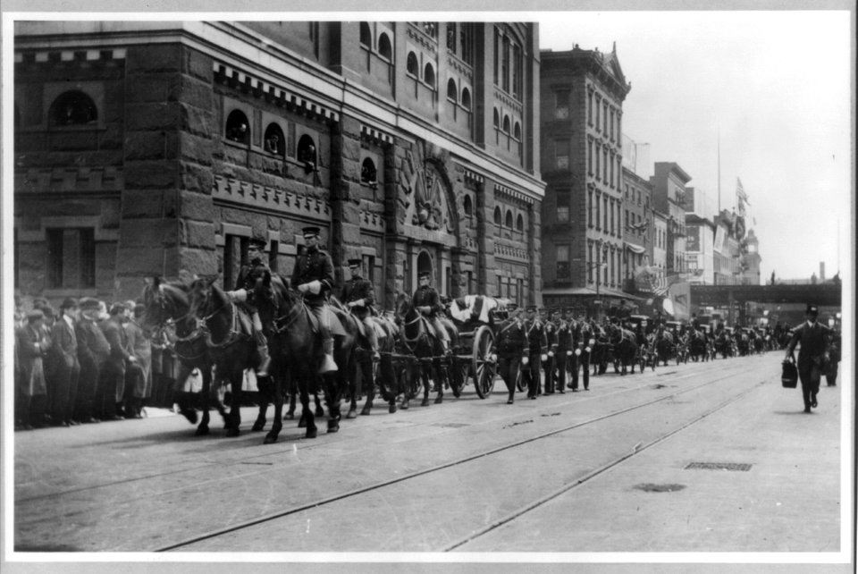 Funeral cortege of Gen. Frederick Dent. Grant passing the U.S. Army Building, New York City. April 26, 1912 LCCN2017646764