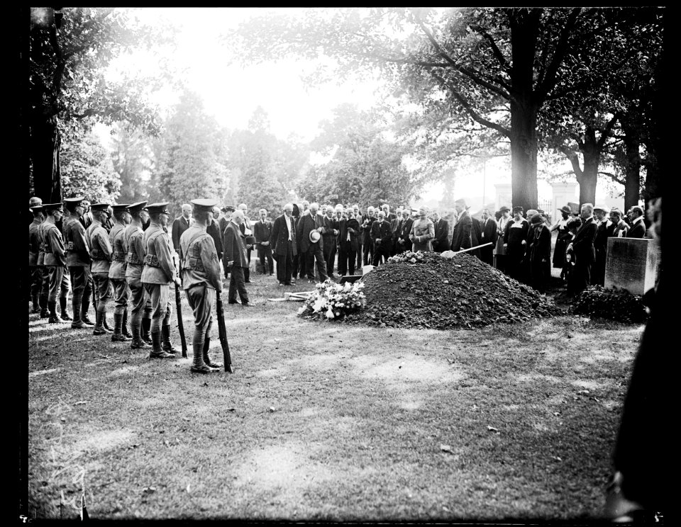 Funeral LCCN2016891638