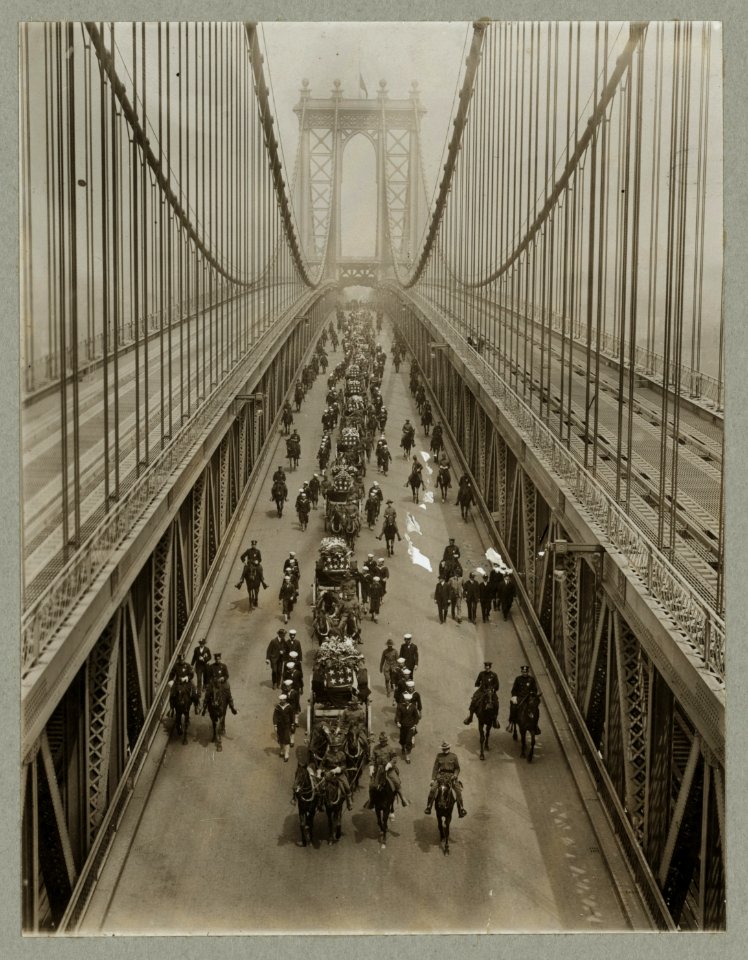 Funeral cortege of Vera Cruz dead passing over Manhattan Bridge LCCN2009633101