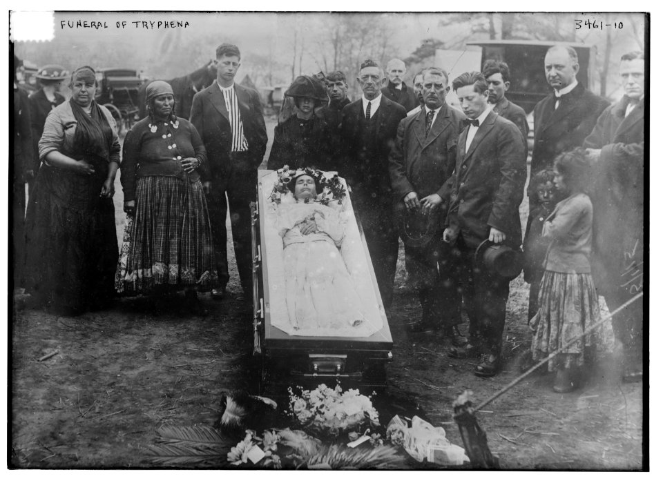 Funeral of Tryphena LCCN2014698947