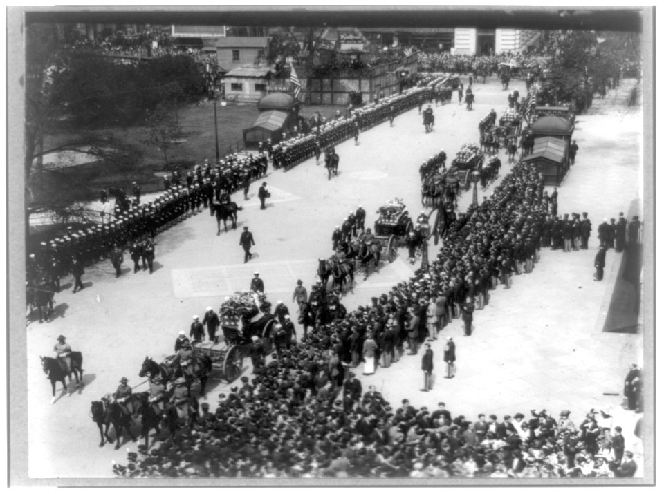 Funeral of Vera Cruz dead passing City Hall, New York LCCN2002718110