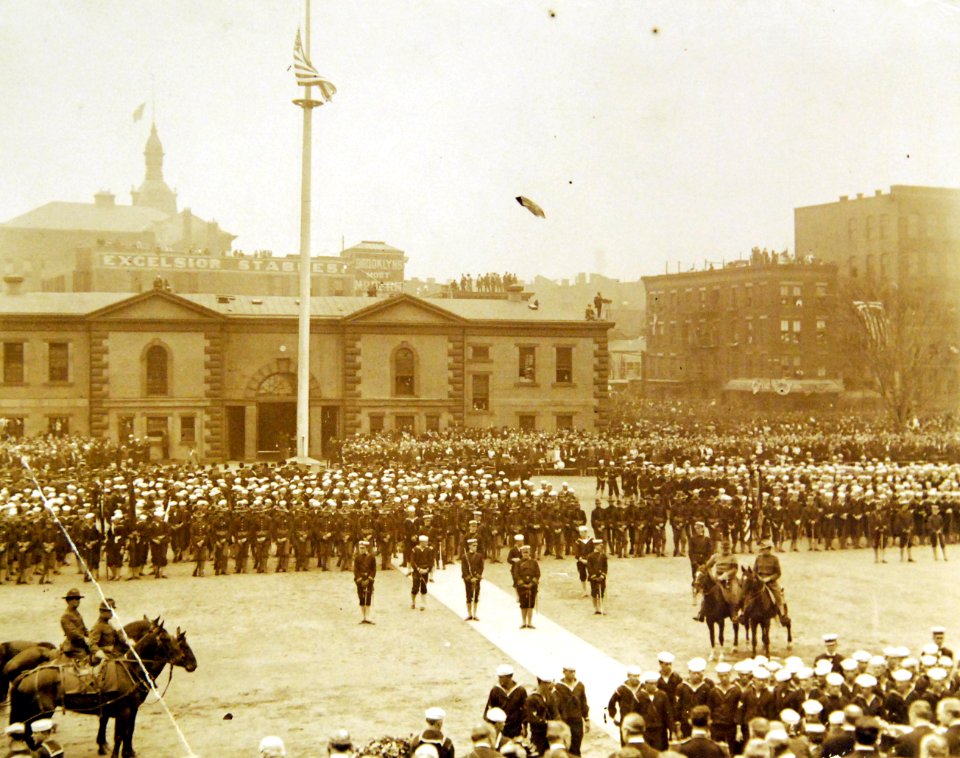 Funeral service for war dead from Veracruz Intervention, Brooklyn Navy Yard, 1914 (24053152007)