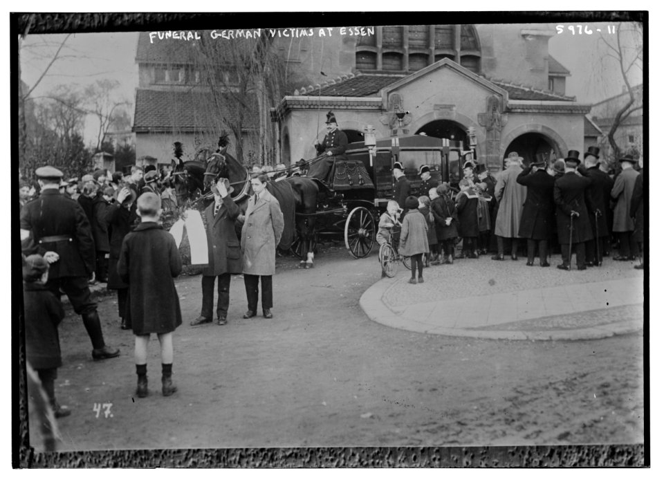 Funeral of German victims at Essen LCCN2014715945