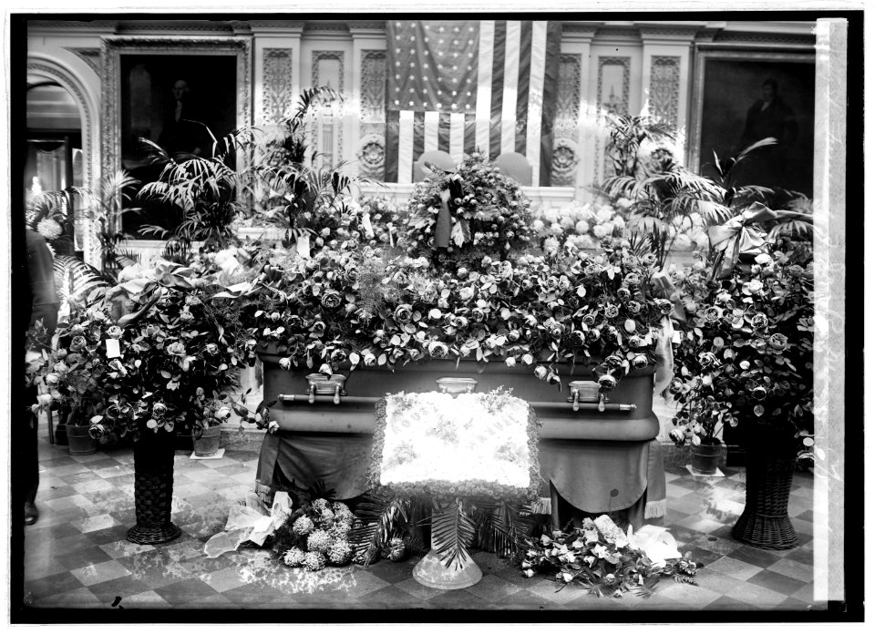 Funeral of Jas. R. Mann, 12-2-22 LCCN2016846973