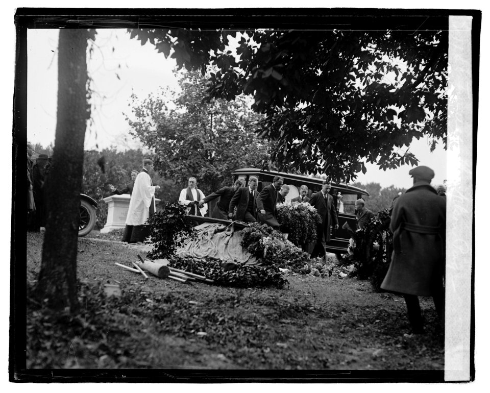 Funeral, Thos. Nelson Page, (11-4-22) LOC npcc.07320