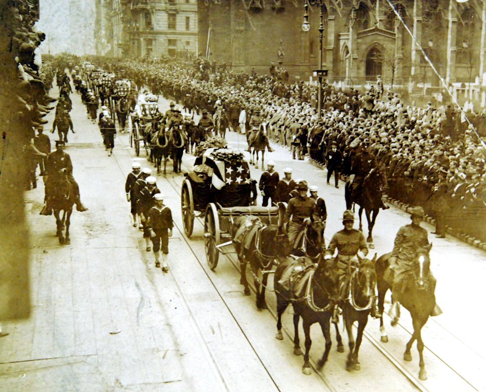 Funeral procession for 17 Sailors and Marines who fell at Veracruz, New York, 1914 (24053214357)