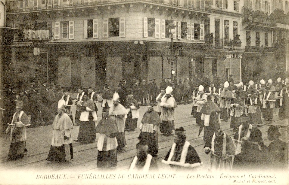 Funérailles du Cardinal Lecot à Bordeaux. Les prélats - évêques et cardinaux