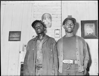 Furman Currington and his son, miners. Black Mountain Corporation, 30-31 Mines, Kenvir, Harlan County, Kentucky. - NARA - 541265