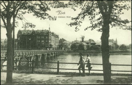 Fußgängerbrücke über den Kleinen Kiel von der Küterstraße zur Bergstraße (Kiel 26.558)