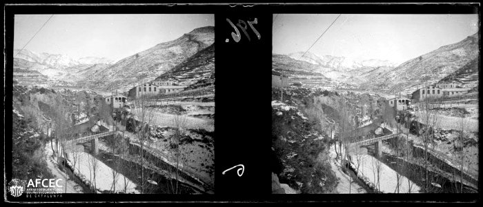 Fàbrica de ciment Asland a la vora del Llobregat amb un paisatge nevat