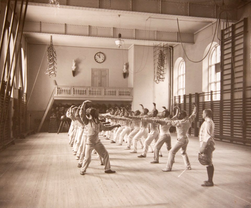 Fäktning Gymnastiska Centralinstitutet Stockholm ca 1920, gih0073