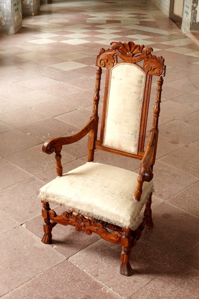 Fåtölj av brun laserad björk, 1675-1700 cirka - Skoklosters slott - 98187