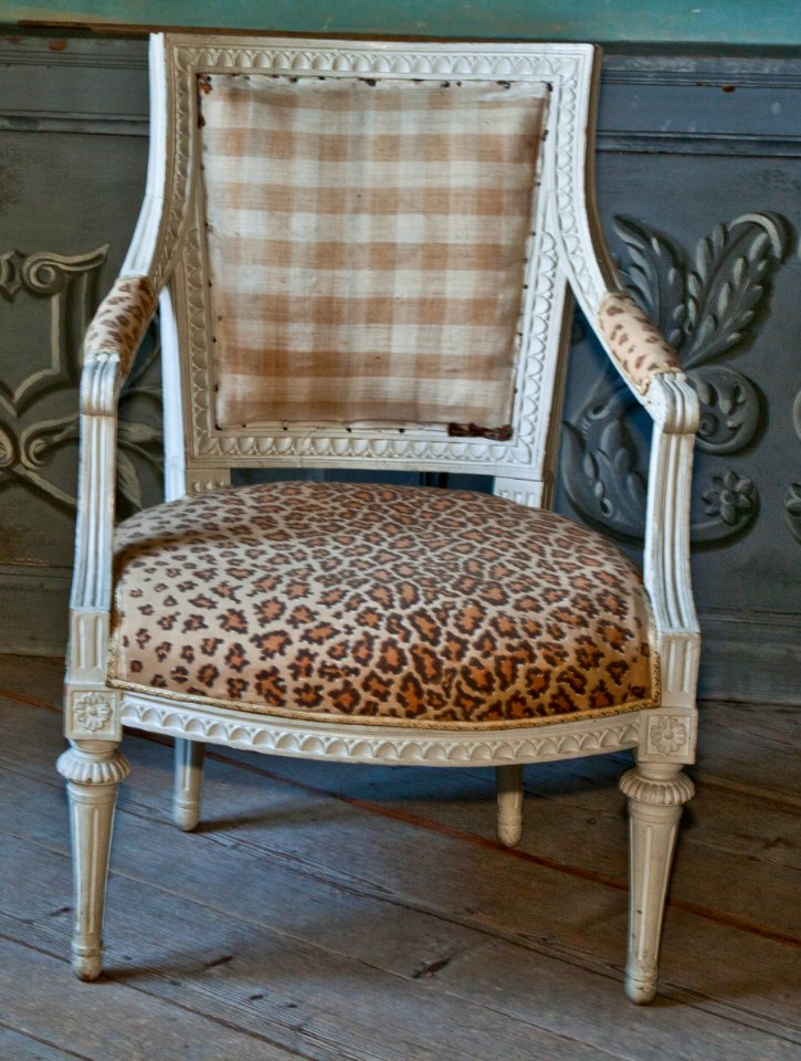 Fåtölj med leopardmönstrad sits - Skoklosters slott - 92410