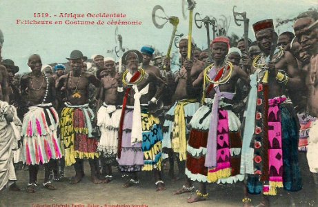 Féticheurs en costume de cérémonie (AOF)