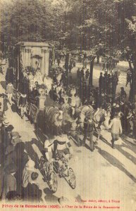 Fêtes de la Bonneterie 1925 à Troyes - Le Char de la Reine de la Bonneterie