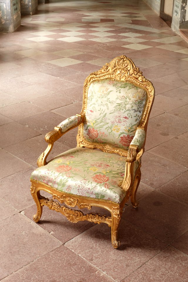 Förgylld fåtölj från 1750-alet - Skoklosters slott - 98200