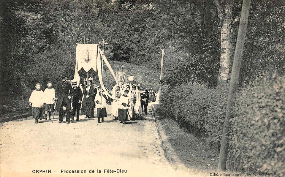 Fête-Dieu à Orphin en 1900