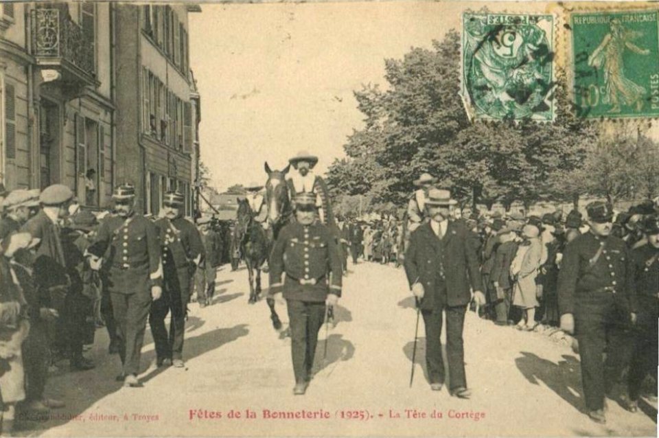 Fêtes de la Bonneterie 1925 à Troyes - La tête du cortège