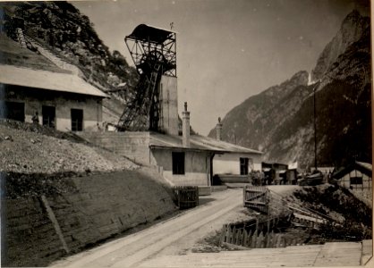 Förderstation am Bergwerk in Raibl. (Aussenansicht.) Aufgenommen am 22. Mai 1916. (BildID 15476147)