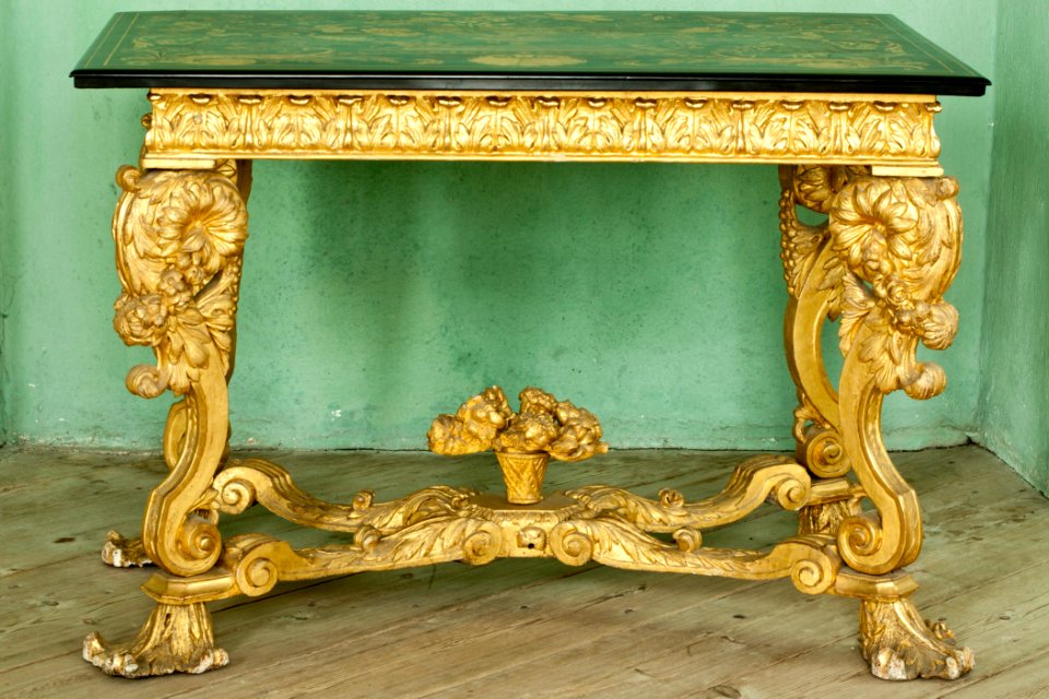 Förgylld bordställning skulpterad i björk. 1675-1725 - Skoklosters slott - 92363