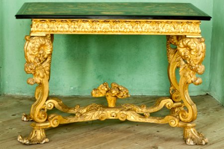 Förgylld bordställning skulpterad i björk. 1675-1725 - Skoklosters slott - 92363
