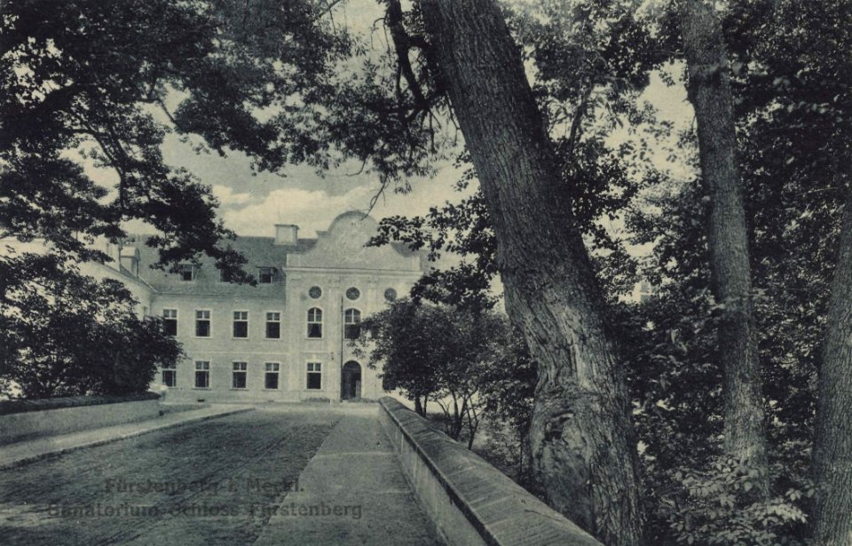 Fürstenberg i. Meckl., Brandenburg - Sanatorium Schloss Fürstenberg (3) (Zeno Ansichtskarten)