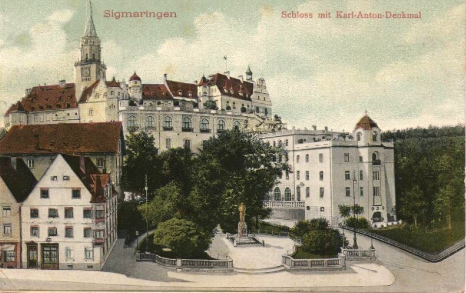 Fürstl Schloss mit Karl-Anton-Denkmal