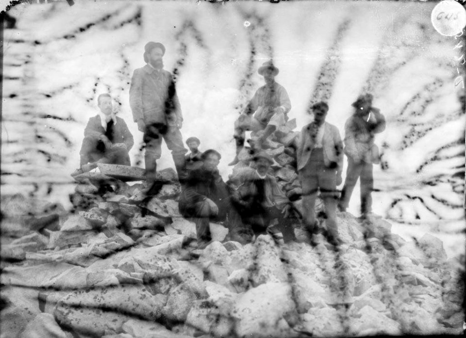 Grup d'alpinistes al cim de l'Aneto