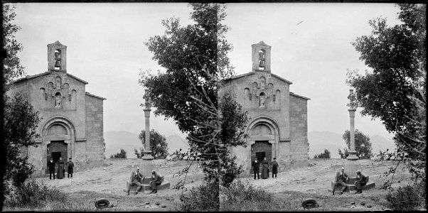 Grup de persones a l'ermita de Sant Miquel