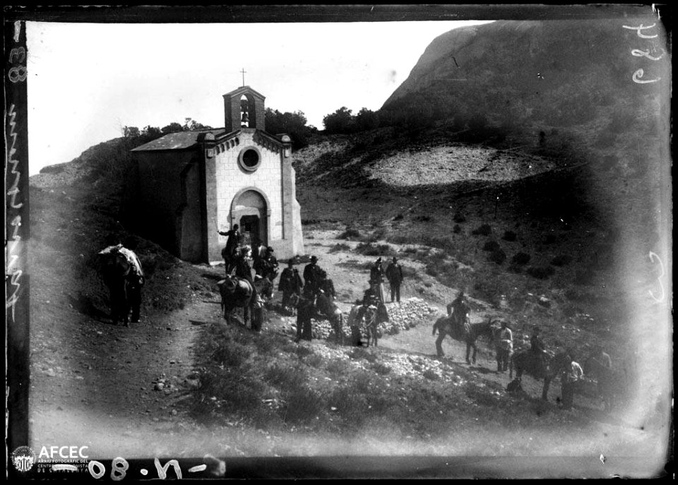 Grup de gent a l'ermita de Sant Jeroni