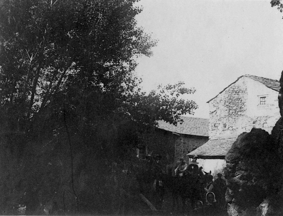 Grup de gent en un carrer de la Cerdanya