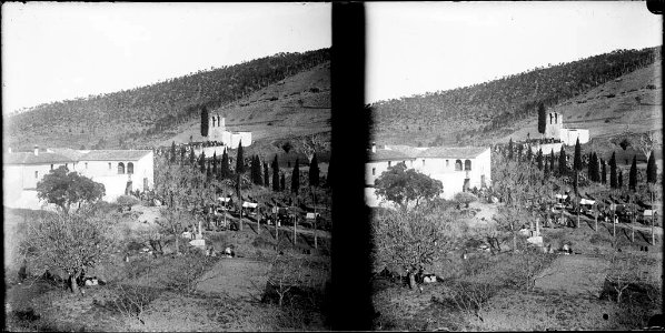 Grup de gent camí a l'ermita de Sant Medir