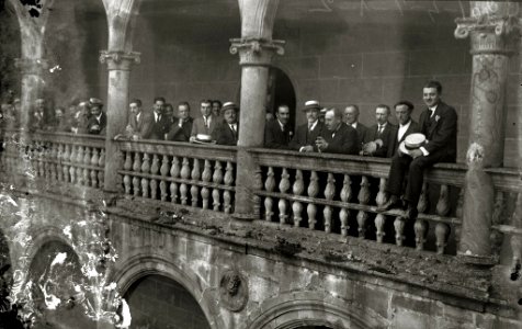 Grupo de hombres en la Universidad de Oñati (1 de 1) - Fondo Car-Kutxa Fototeka